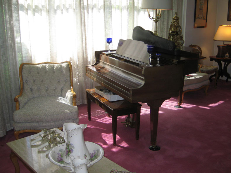 Professional Estate Liquidation San Diego, CA. Image of times for sale at an estate sale in San Diego.